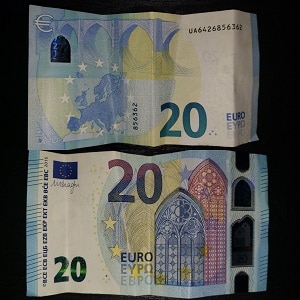 Front and Back of 20 Euro Note (EUR)